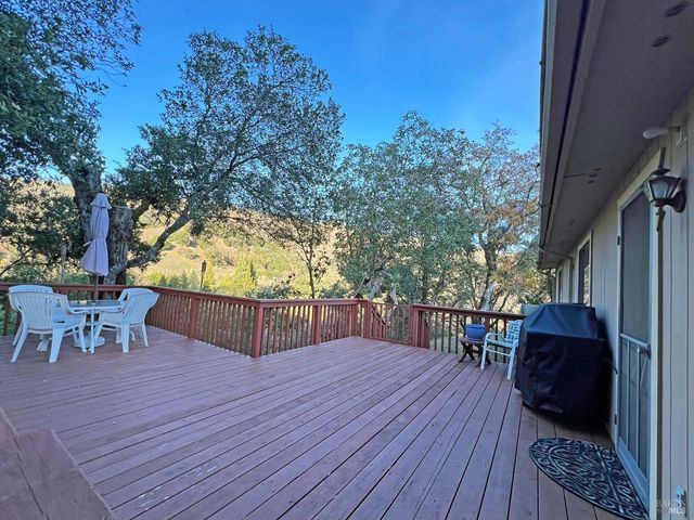 2781 Robinson Creek Rd, Ukiah, CA 95482