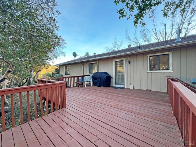 2781 Robinson Creek Rd, Ukiah, CA 95482