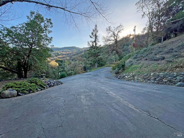 2781 Robinson Creek Rd, Ukiah, CA 95482