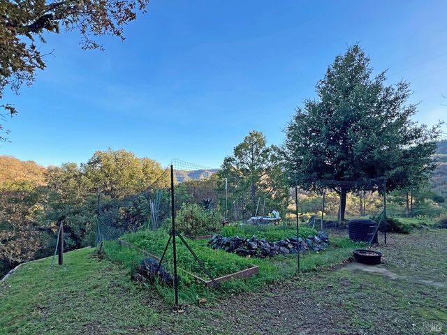 2781 Robinson Creek Rd, Ukiah, CA 95482
