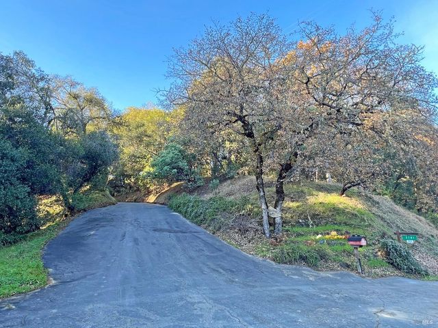 2781 Robinson Creek Rd, Ukiah, CA 95482