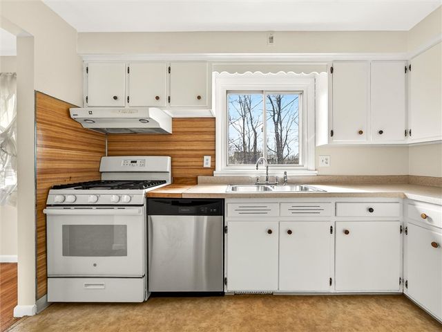 157 Garden Parkway, Henrietta, NY 14467