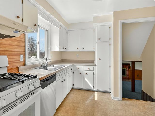 157 Garden Parkway, Henrietta, NY 14467