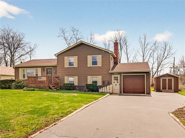 157 Garden Parkway, Henrietta, NY 14467
