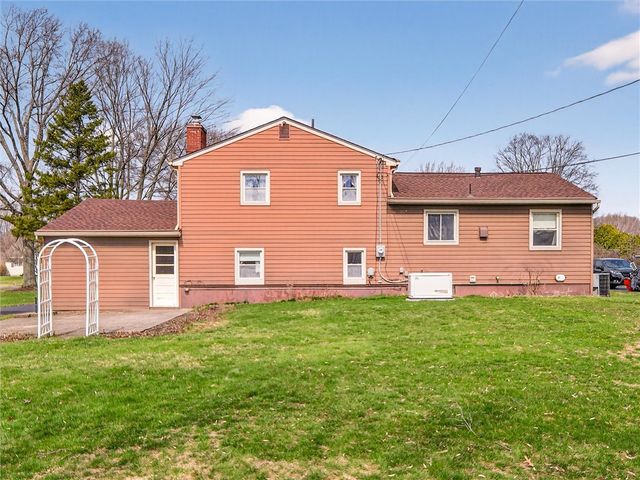 157 Garden Parkway, Henrietta, NY 14467