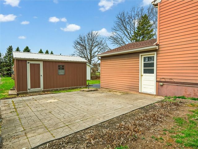 157 Garden Parkway, Henrietta, NY 14467