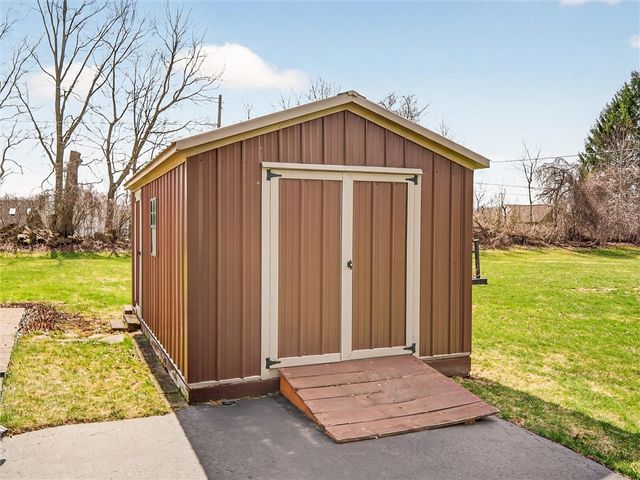 157 Garden Parkway, Henrietta, NY 14467