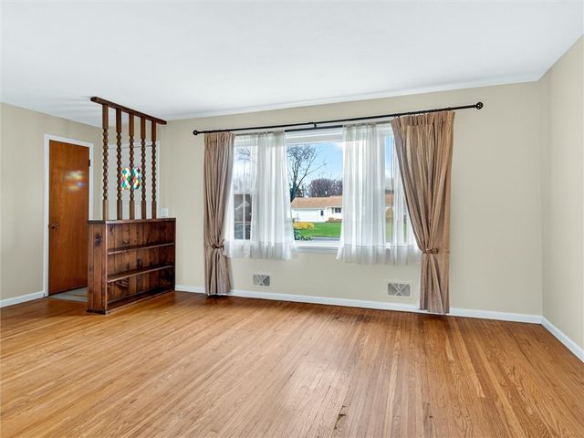 157 Garden Parkway, Henrietta, NY 14467