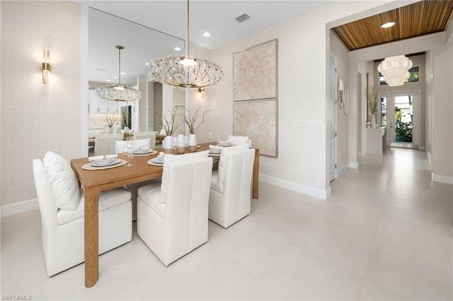 2700 Ridgecrest PL, Naples, FL 34112