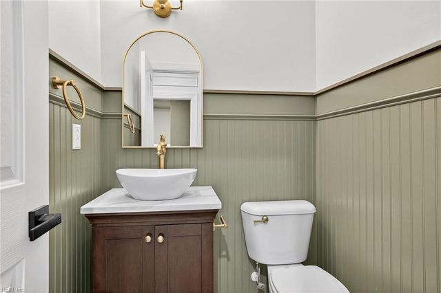 206 Golden Sunset LN, Suffolk, VA 23435