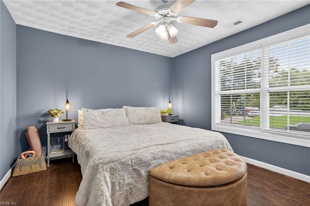 206 Golden Sunset LN, Suffolk, VA 23435