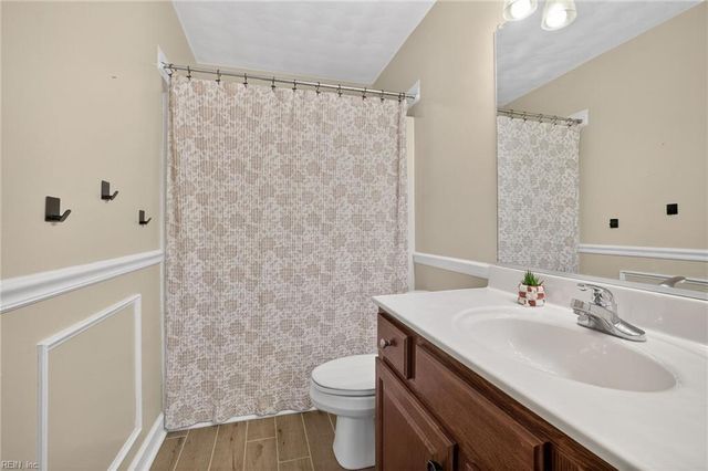 206 Golden Sunset LN, Suffolk, VA 23435