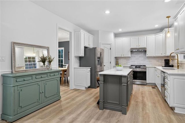 206 Golden Sunset LN, Suffolk, VA 23435