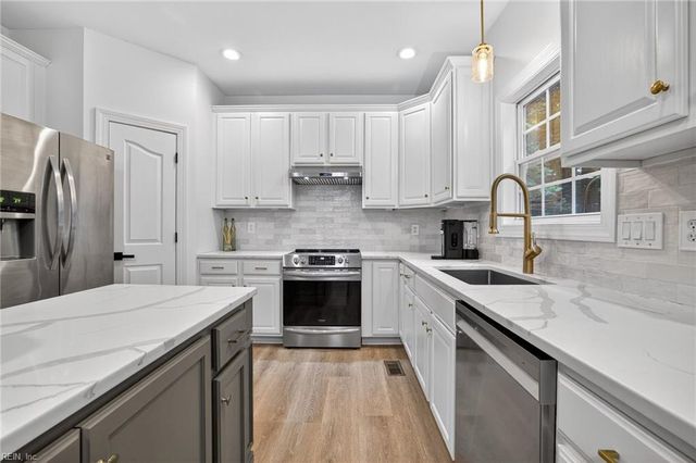 206 Golden Sunset LN, Suffolk, VA 23435