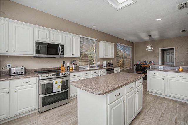 1808 Lacey Oak Lane, Keller, TX 76248