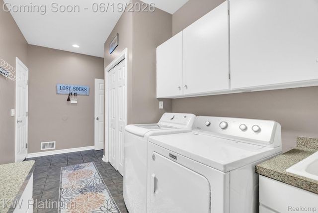 4270 Greenview Circle, Fort Gratiot Charter Township, MI 48059