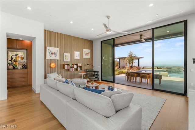 571 Overlook Rim Drive, Henderson, NV 89012