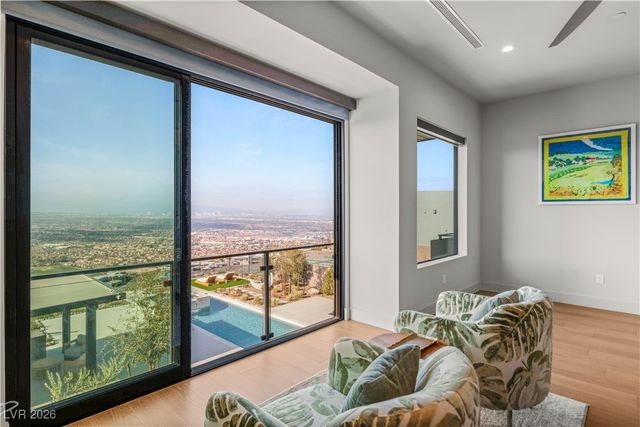 571 Overlook Rim Drive, Henderson, NV 89012