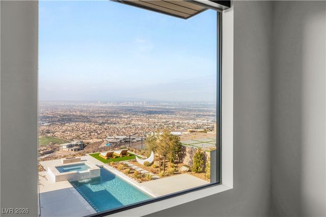 571 Overlook Rim Drive, Henderson, NV 89012