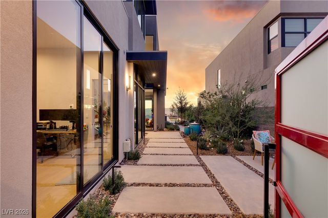 571 Overlook Rim Drive, Henderson, NV 89012