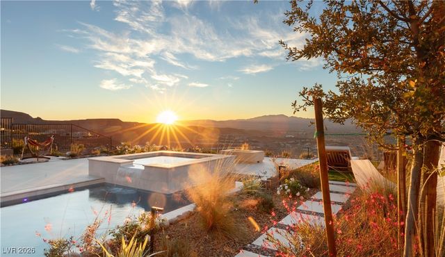 571 Overlook Rim Drive, Henderson, NV 89012