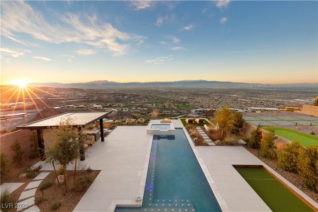 571 Overlook Rim Drive, Henderson, NV 89012