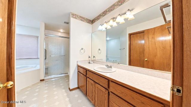 2707 E THOMAS HILL DR, Coeur D'alene, ID 83815