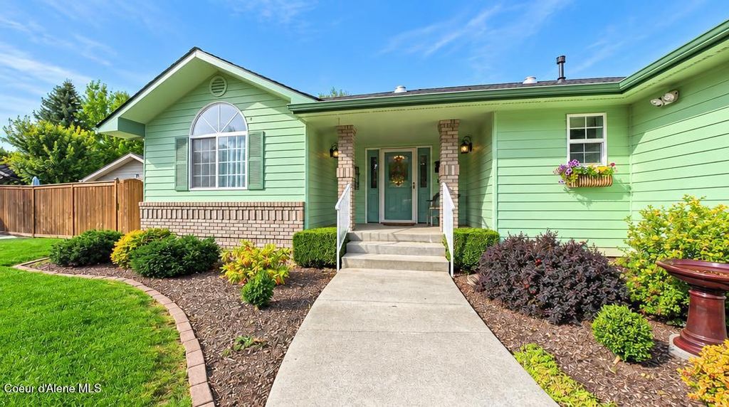 2707 E THOMAS HILL DR, Coeur D'alene, ID 83815