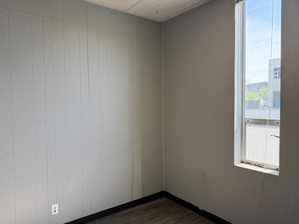 Image 10 of property listing at 1550 Rollins Road A, Burlingame, CA 94010