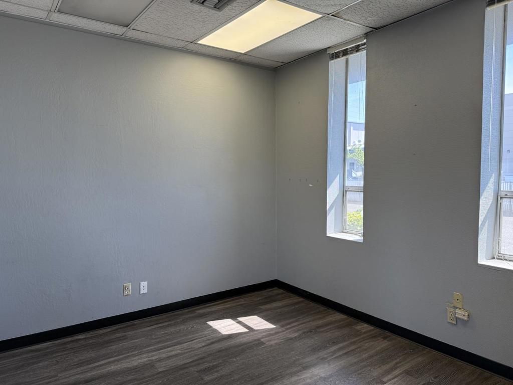 Image 3 of property listing at 1550 Rollins Road A, Burlingame, CA 94010