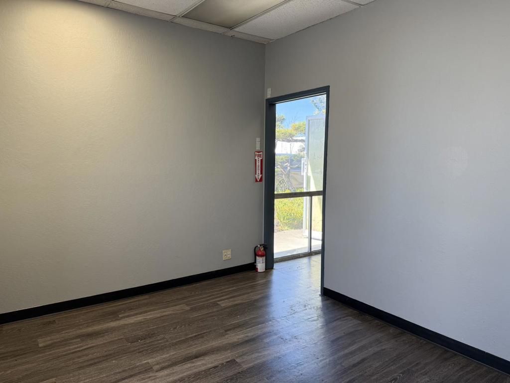 Image 4 of property listing at 1550 Rollins Road A, Burlingame, CA 94010