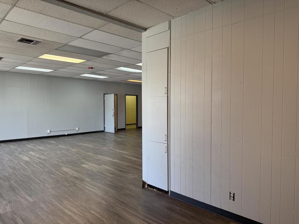 Image 7 of property listing at 1550 Rollins Road A, Burlingame, CA 94010