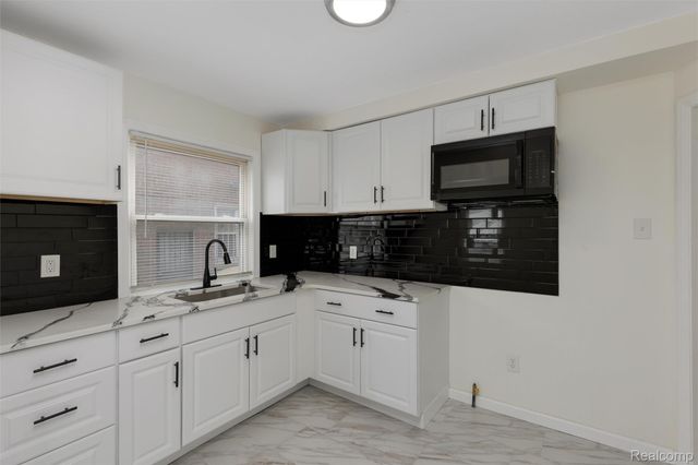 19477 Prest Street, Detroit, MI 48235