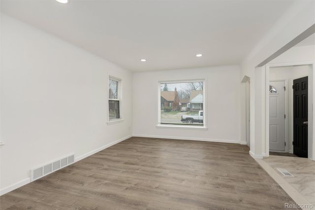 19477 Prest Street, Detroit, MI 48235