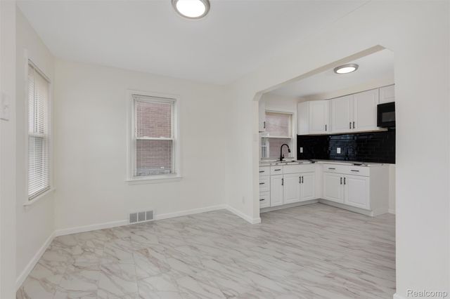 19477 Prest Street, Detroit, MI 48235