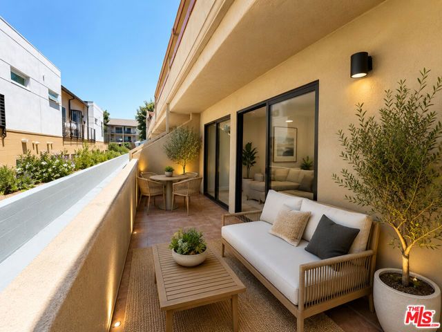 350 Burchett Street 111, Glendale, CA 91203