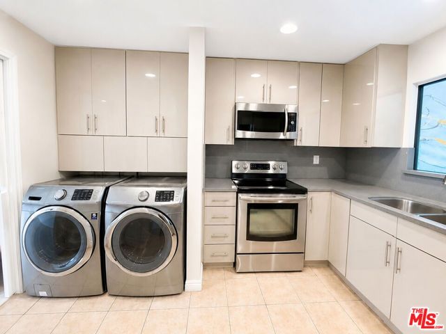 350 Burchett Street 111, Glendale, CA 91203