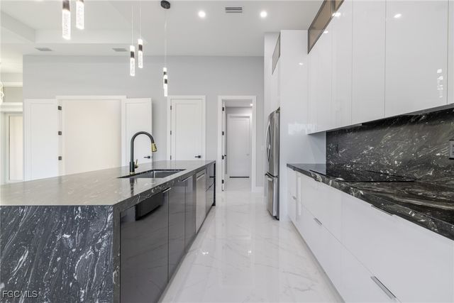 313 SE 2nd ST, Cape Coral, FL 33990