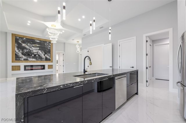 313 SE 2nd ST, Cape Coral, FL 33990