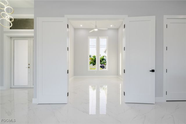 313 SE 2nd ST, Cape Coral, FL 33990