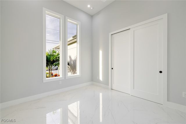 313 SE 2nd ST, Cape Coral, FL 33990