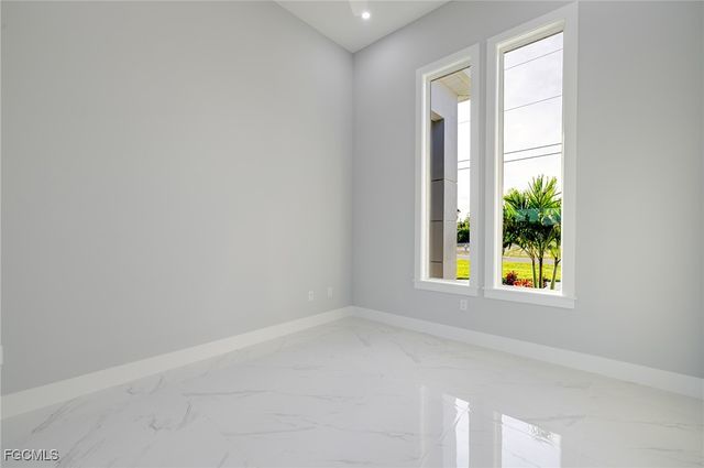 313 SE 2nd ST, Cape Coral, FL 33990