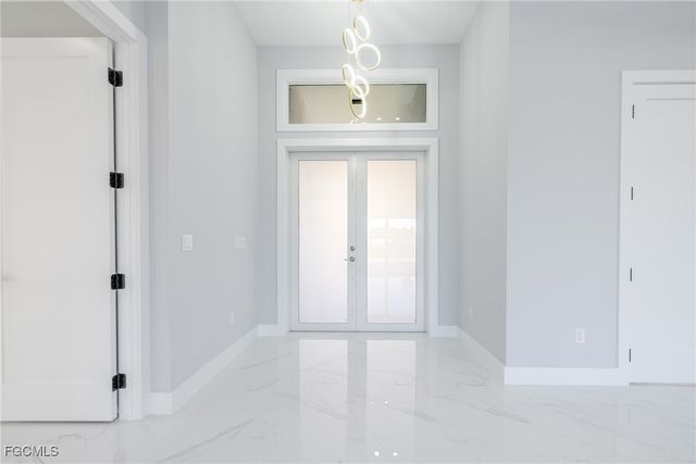 313 SE 2nd ST, Cape Coral, FL 33990