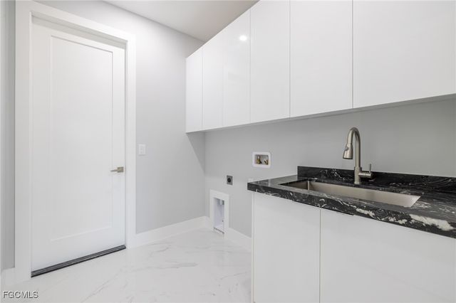 313 SE 2nd ST, Cape Coral, FL 33990