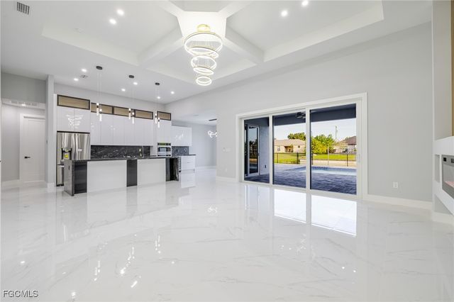 313 SE 2nd ST, Cape Coral, FL 33990