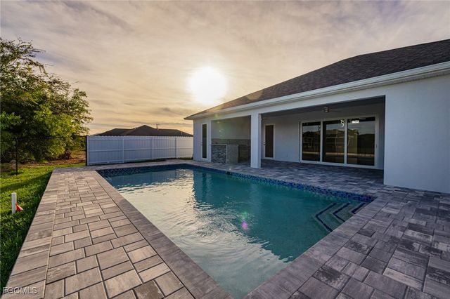 313 SE 2nd ST, Cape Coral, FL 33990