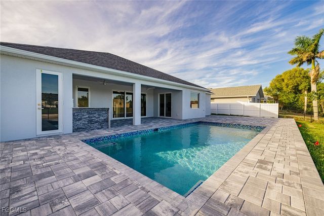 313 SE 2nd ST, Cape Coral, FL 33990