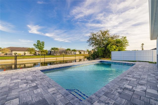 313 SE 2nd ST, Cape Coral, FL 33990