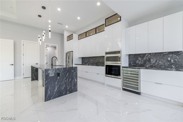 313 SE 2nd ST, Cape Coral, FL 33990