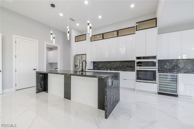 313 SE 2nd ST, Cape Coral, FL 33990